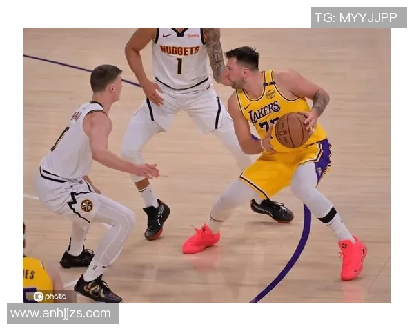 湖人对决掘金激战26号球迷期待精彩表现与绝佳战术较量